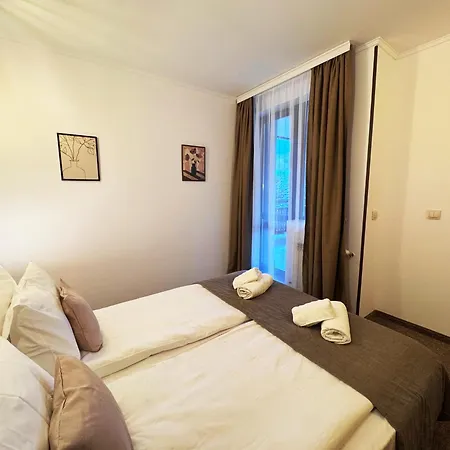 Alpine Glow - Panoramic View Near Gondola Apartment