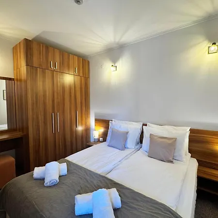 Апартамент Alpine Glow - Panoramic View Near Gondola *