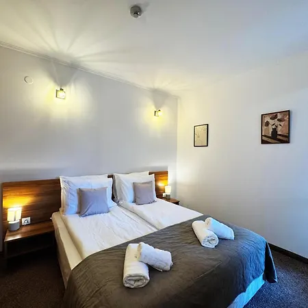 Alpine Glow - Panoramic View Near Gondola Апартамент