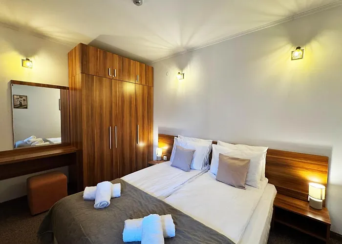 Alpine Glow - Panoramic View Near Gondola Apartment Bansko