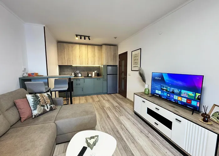 Alpine Glow - Panoramic View Near Gondola Apartment