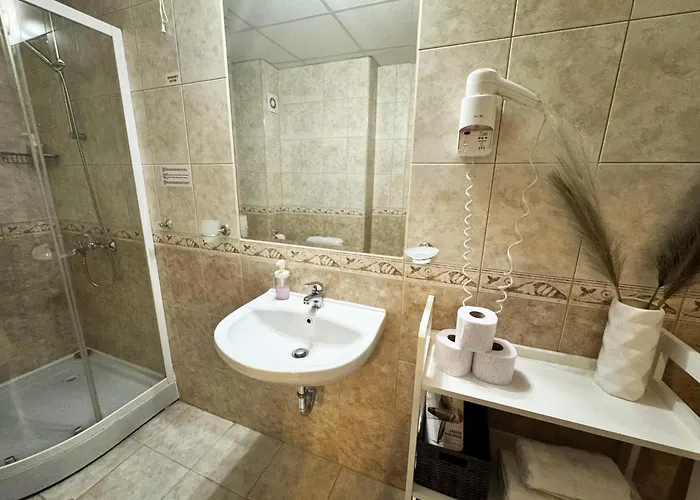 Alpine Glow - Panoramic View Near Gondola Apartment *