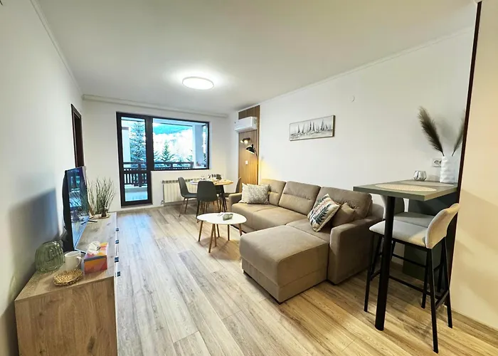 Alpine Glow - Panoramic View Near Gondola Apartment *